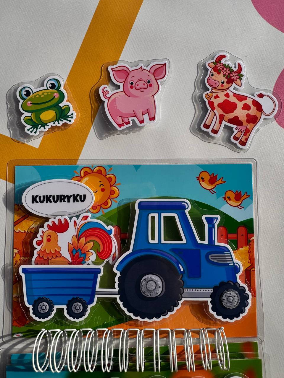 Książeczka sensoryczna Traktor jedzie, jedzie – zwierzęta na farmie - obrazek 4